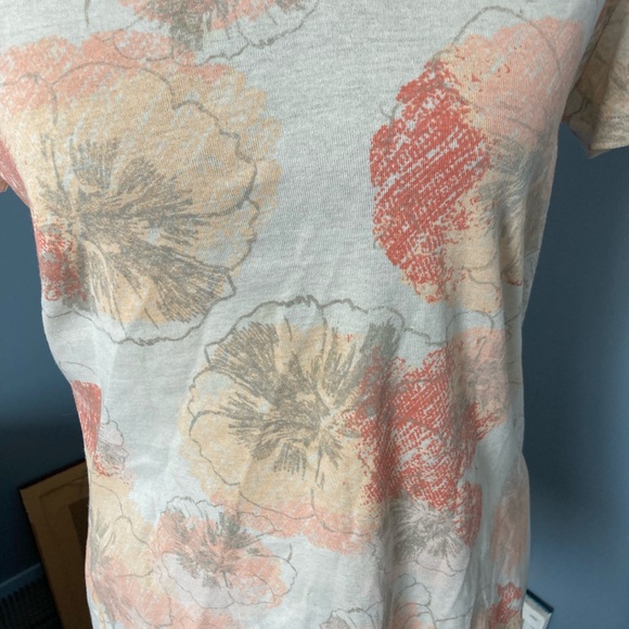 Sonoma Lifestyle Everydat Tee Floral V-Neck T-Shirt Size Large. - Picture 4 of 6
